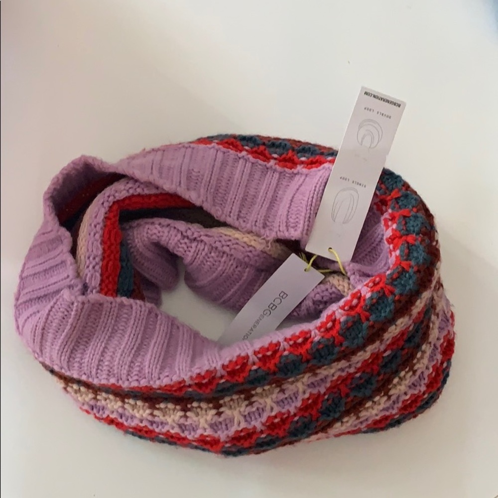 BCBG generation Loop scarf - Picture 2 of 6